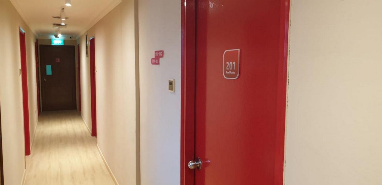 ホテル Reddoorz At Geylang シンガポール エクステリア 写真